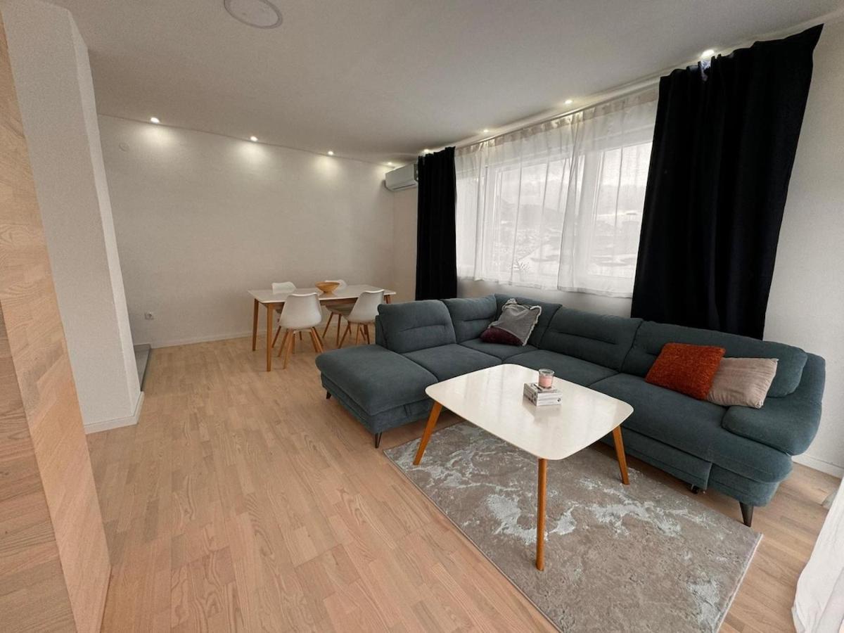77 Apartment