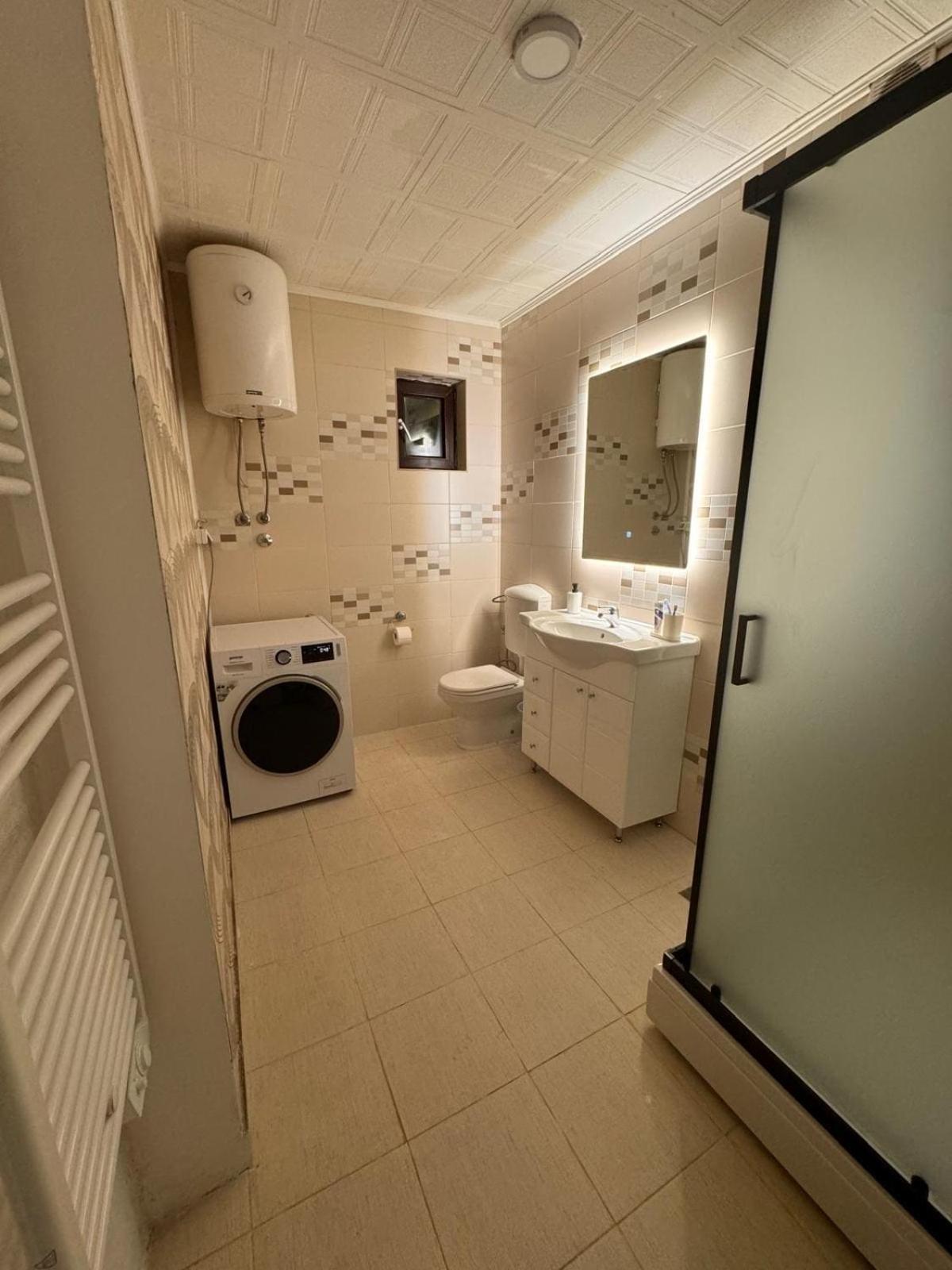 77 Apartma *